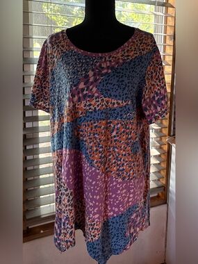 LOGO by Lori Goldstein Multicolor Animal Print Short Sleeve Top